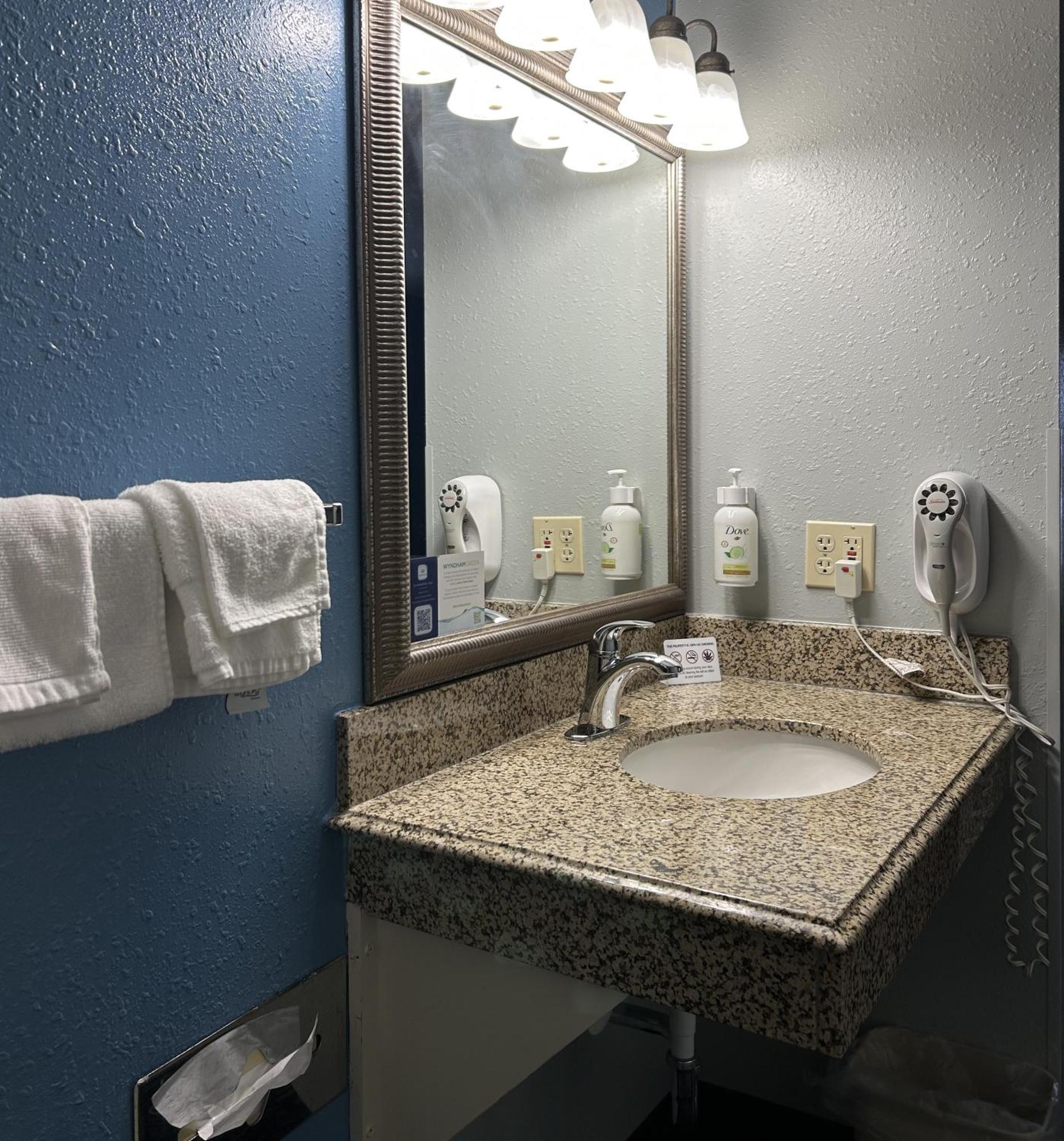 Baymont By Wyndham Litchfield Hotel Luaran gambar